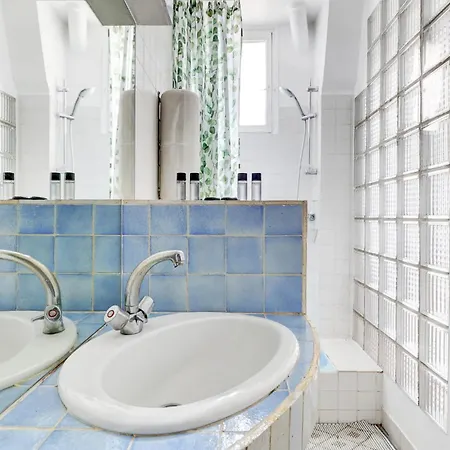 70m2 Pour 4 Pers Rue De Crussol Apartment